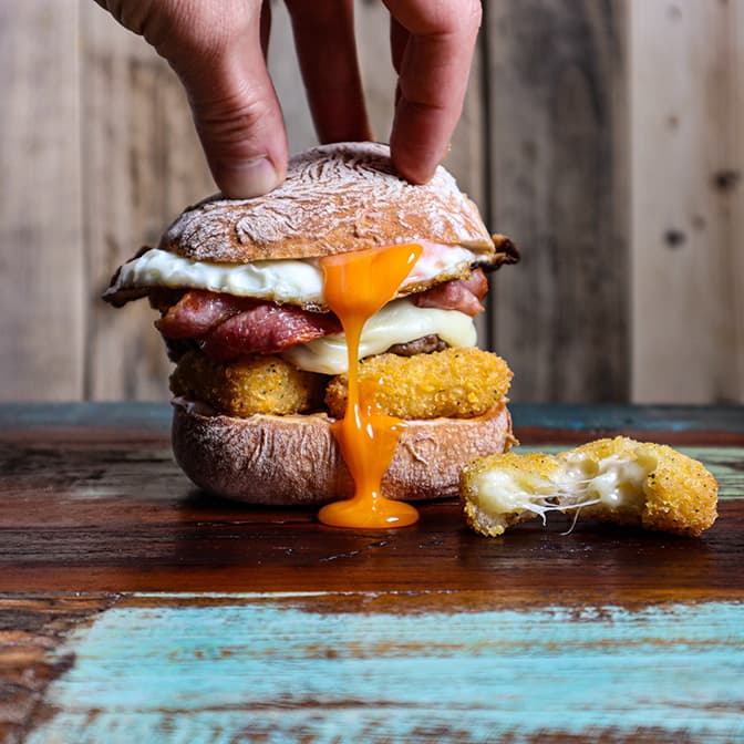 brunch menu ideas_aviko_mac_n_cheese_brunch_burger.jpg